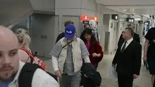 Bill murray attacks fan in Sydney at the airport