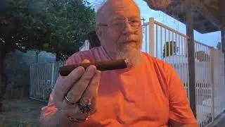 Игрок под номером 9 в Лиге Привада, заедающий копчением грудинки.