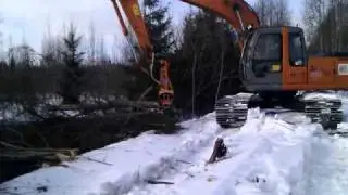 Axer giljotiin ekskavaatori kyljes