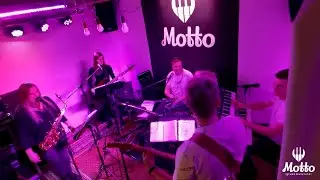 Grupa Motto - Pocałuj mnie m&oacute;j kochany (zesp&oacute;ł 100% na żywo)