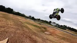 B3RC Back to the Hayfields of Kr8tonville SWB Chassis Ramp Action Mojavefied Typhon 6S Granite 3S