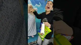 سيب ايدى وخد الحلويات🫣😱#prank #shorts #funny #fypシ #comedy #طرائف #fun #عمر_ماتريكس