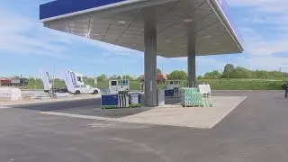 Jēkabpilī atklāj Latvijā pirmo saspiestās dabasgāzes uzpildes staciju