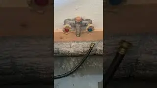 ПОМОЩЬ - кран Woodford модели 22 с низким расходом воды на холодном штоке.