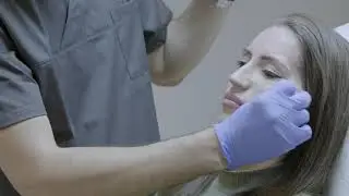 Injection de botox pour les femmes - Centre de chirurgie esth&eacute;tique Rive Droite Paris &Eacute;toile