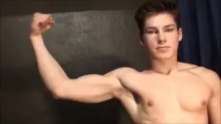 Flexing / Posing: Daniels (16)