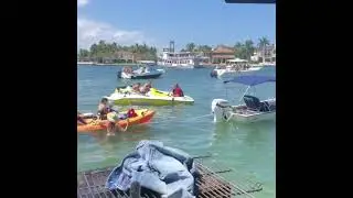 Jay&rsquo;s Sandbar Food Boat FT laud