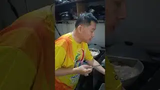 Cooking Hee Khong Mee (Fish Head Noodles)