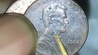 Error... Lincoln Penny - 2004 D And No Mint Mark. - Close 