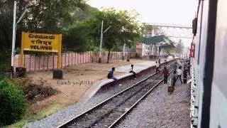 TRAIN CHAIN PULLING - Train Stops After Quick Noisy Emergency Braking !!