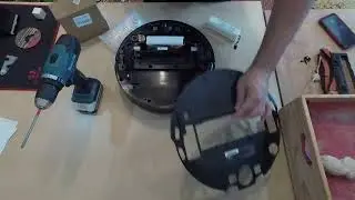 How to replace battery on robot vacuum cleaner Dreame L10 Pro