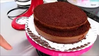 Bolo de chocolate com iogurte! Massa perfeita pra usar em várias delicias! Adriene Amorim!