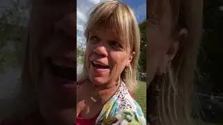 Эми Ролофф наслаждается душевной поездкой в ​​гости к отцу в Мичиган, недалеко от мирного озера 🌊...