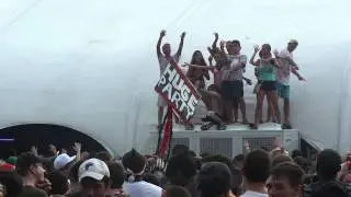 Lollapalooza 2011  Rave tent Dancers on air conditioner
