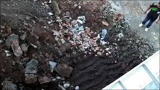 BONGKAR BANGUNAN PAKAI BEGO DOLZER EKSKAVTOR BEGO DI KESAMBEN BLITAR P15