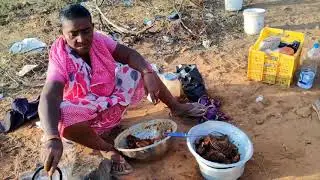 Old Tribal woman Cooking Fish Fry on Highway 20 Rs per piece - Indian Street Food