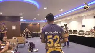 Rahul Tripathi after hitting six   come in  dressing room reaction of players