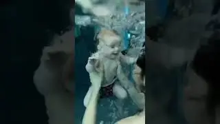 The child is drowning😟