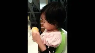 20121027 Baby Kelly enjoys her corn
