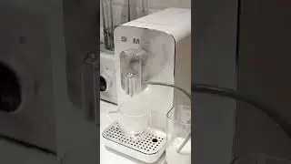 Automatyczny ekspres do kawy Smeg #premiumstore #lukepl #luxurylifestyle #shortsvideo #luxurykitchen