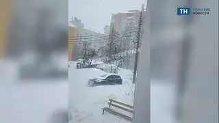 В Туле трактор спас машину скорой помощи, застрявшую в снегу