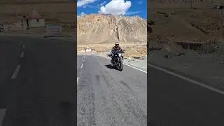 ladakh bike ride 🗻 #lehladakhtourism #himalayantrip #bikeride #mountainswiev