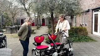JP van den Bent Deventer verbindt door duofiets: 
