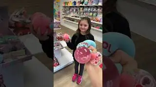 Rating @MrsBench Valentines Fidgets! ❤️ @reviewwithavery
