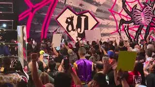 AJ Lee entrance / crowd reaction (2025, 09-08 at WWE RAW in Milwaukee, WI)