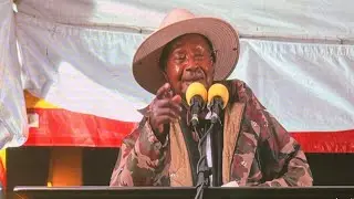 Finally, President Museveni Raps in front of Eddy Kenzo & Jose Chameleon to give them Fun 