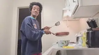 Cooking Christmas breakfast scrambled eggs 🥚's