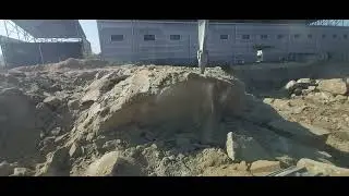 @진동리퍼 현대520 진동리퍼무게10톤 월대및물량 작업합니다01037495527 돌깨는거는 걱정안하셔도됩니다물량걱정안하셔도 됩니다   궁금하신거있으시면편하게물어보세요