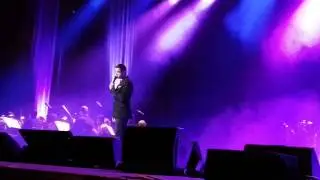 Seb Intentando cantar Cielito Lindo y Somewhere