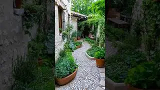 19 Cozy & Stylish Small Courtyard Designs You&rsquo;ll Love