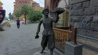 День России - великой, типа могучей, точно воинственной, славящейся дураками с понтами, страны