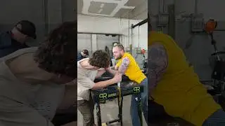 Nicholas Abell armwrestling training preparation for his supermatch against the Wilsonator @ MAB 💪
