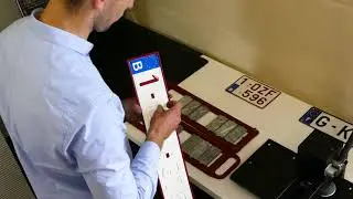 Machine pour plaque d'immatriculation a Aluminium.