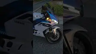 Yamaha R3 2025 Lunar White/ Nebula Blue - Sunset