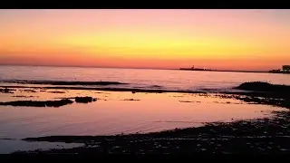 Olas del mar playa C&aacute;diz, para combatir la cuarentena del covid19, leer, meditar, estudiar, yoga...