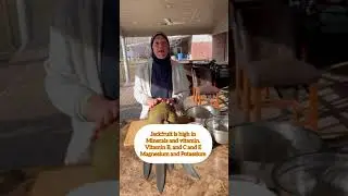 How to use a Jackfruit and what parts of a jackfruit to eat or a tutorial on Jackfruit