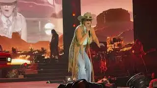 Lainey Wilson 11/2/24 Evansville IN Concert song 3 smell like smoke