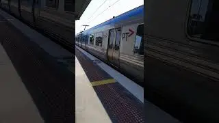 comeng train arriveing at Craigieburn Station #shorts