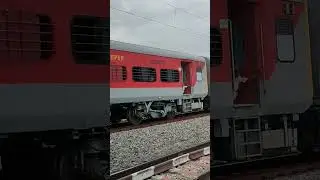 #indianrailways Tanakpur to SINGRAULI treveni express acceleration