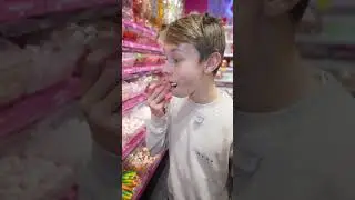 Stiekem snoepen! 🍭🤫 Wat is jouw favoriete snoepje? 😋