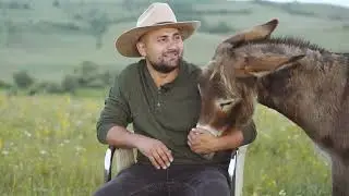 Cum poți trai visul american cu  o ferma de măgari?