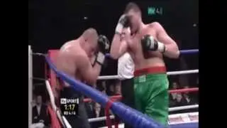 Boxer Nearly Knocks Himself Out - Boxer Punches Himself!