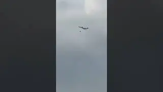 Non-Stop Action at LaGuardia: 3 Landings, 2 Takeoffs