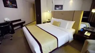 Executive Club Side HarbourView Room