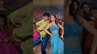 Mausam beimaan kahaan chale hum tum 🌧️ #KoiLadkiHai #DilToPagalHai #ShahRukhKhan #MadhuriDixit