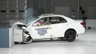 2003 Toyota Corolla moderate overlap IIHS crash test